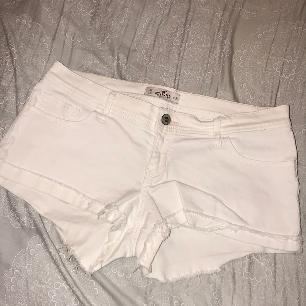 White Hollister shorts